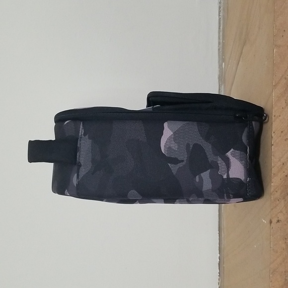 NEW! Nike insulated grey camo lunchbox NWT - Picture 4 of 6